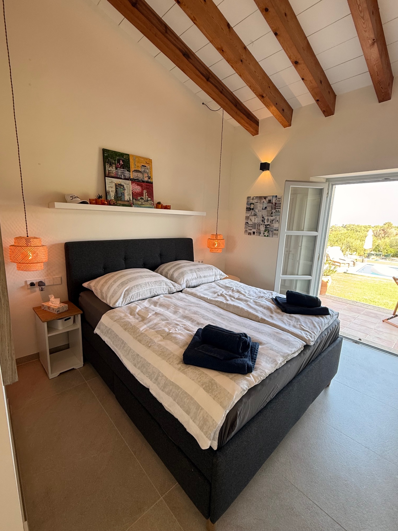 Eric · Blick zum Bett
