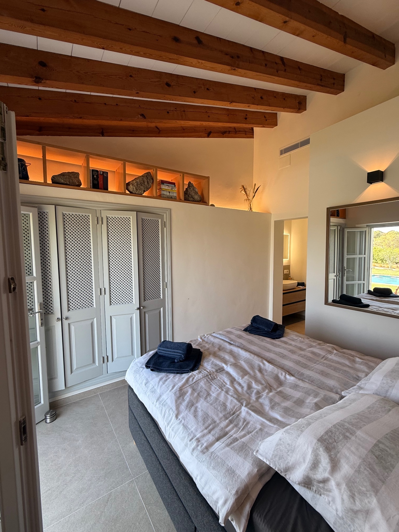 Eric · Schrank & Regalnische