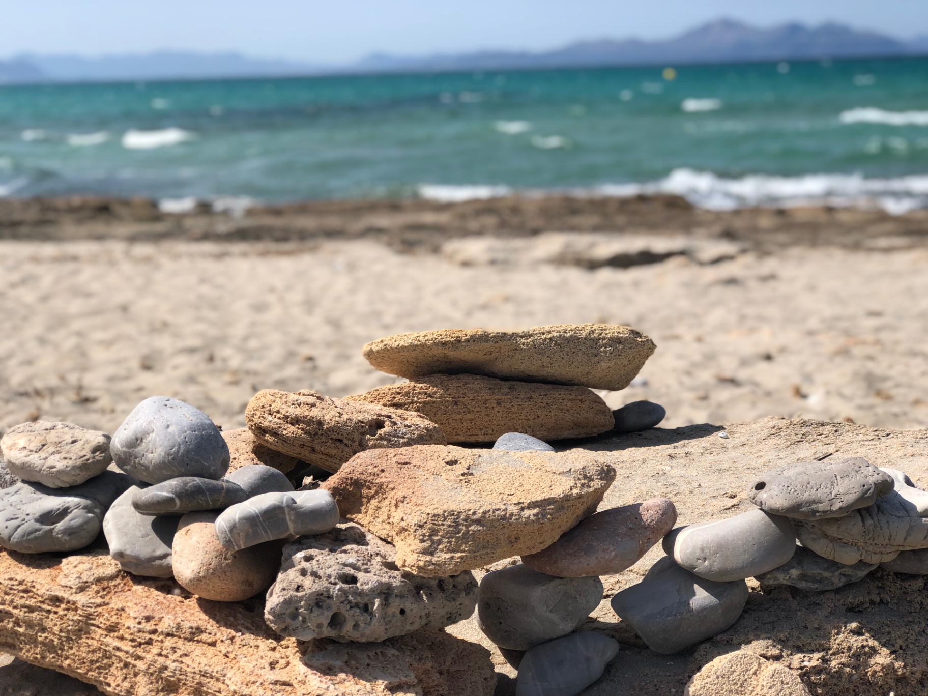Strandsteine · Mittagslicht