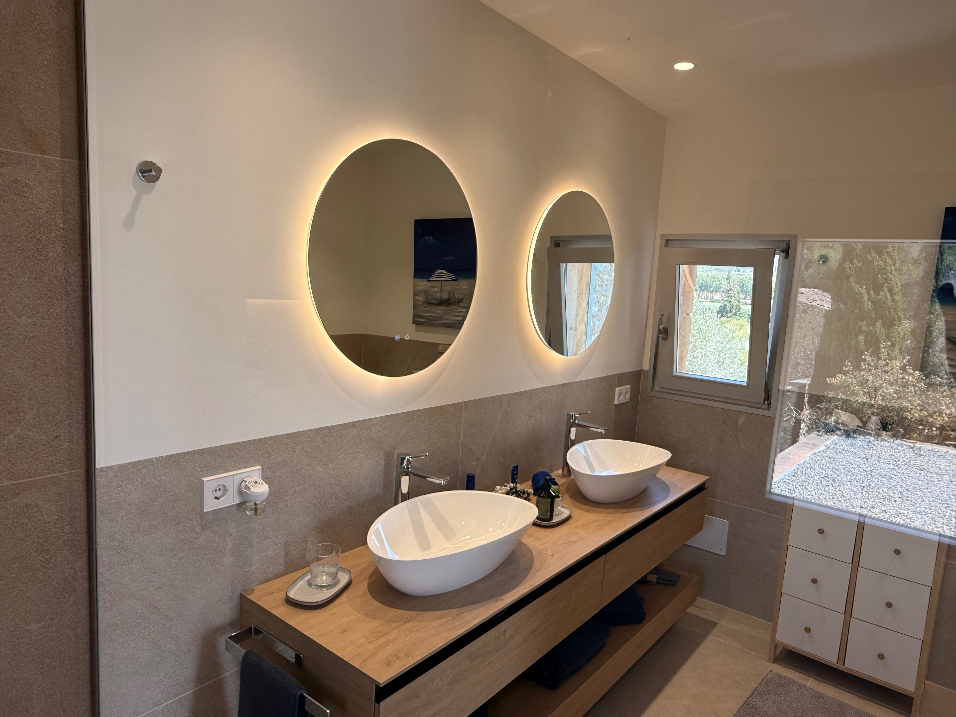 Studio · Bad en suite mit Doppelwaschtisch